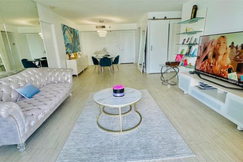 Condo in Aventura, Florida, 2 bedrooms  № 1345526 - photo 14