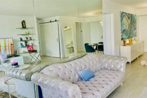 Condo in Aventura, Florida, 2 bedrooms  № 1345526 - photo 19