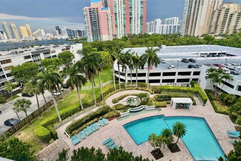 Condo in Aventura, Florida, 2 bedrooms  № 1345526 - photo 2