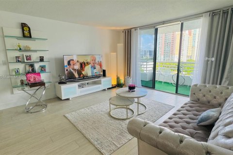 Condo in Aventura, Florida, 2 bedrooms  № 1345526 - photo 18