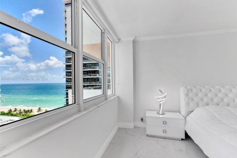 Copropriété à vendre à Hallandale Beach, Floride: 2 chambres, 121.89 m2 № 1345470 - photo 15