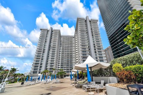 Copropriété à vendre à Hallandale Beach, Floride: 2 chambres, 121.89 m2 № 1345470 - photo 25