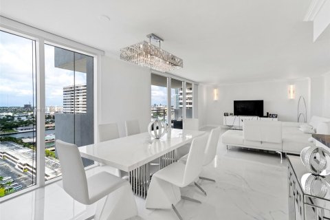 Copropriété à vendre à Hallandale Beach, Floride: 2 chambres, 121.89 m2 № 1345470 - photo 4