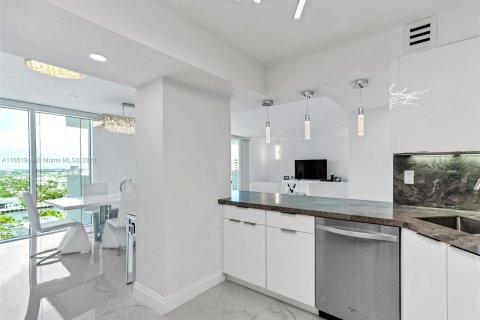 Copropriété à vendre à Hallandale Beach, Floride: 2 chambres, 121.89 m2 № 1345470 - photo 7