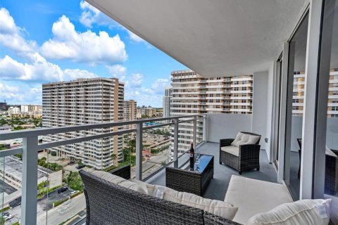 Copropriété à vendre à Hallandale Beach, Floride: 2 chambres, 121.89 m2 № 1345470 - photo 2