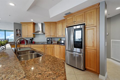 Condo in Hutchinson Island South, Florida, 3 bedrooms  № 1011901 - photo 23