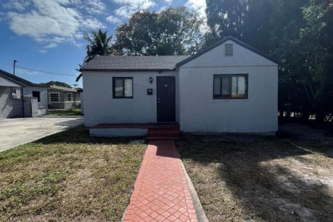 Villa ou maison à vendre à Delray Beach, Floride: 5 chambres, 182.18 m2 № 1011862 - photo 2