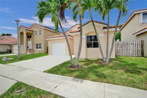 House in Margate, Florida 3 bedrooms, 121.14 sq.m. № 1290964 - photo 21