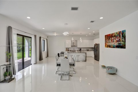 Casa en venta en Miramar, Florida, 4 dormitorios, 378.39 m2 № 1310040 - foto 28