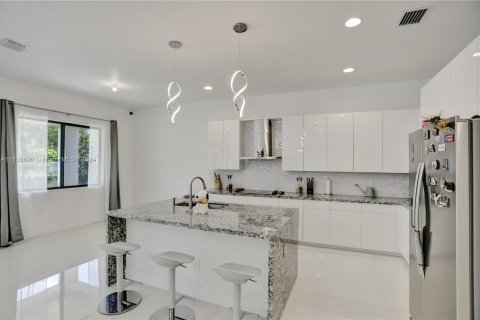 Casa en venta en Miramar, Florida, 4 dormitorios, 378.39 m2 № 1310040 - foto 11