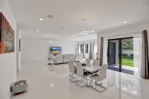 Villa ou maison à vendre à Miramar, Floride: 4 chambres, 378.39 m2 № 1310040 - photo 10