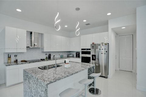 Casa en venta en Miramar, Florida, 4 dormitorios, 378.39 m2 № 1310040 - foto 13