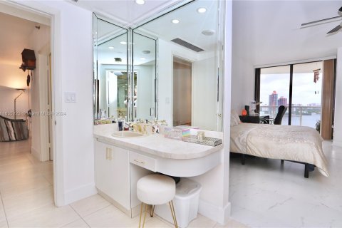 Condo in Aventura, Florida, 1 bedroom  № 1310041 - photo 16