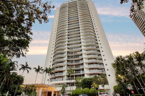 Condo in Aventura, Florida, 1 bedroom  № 1310041 - photo 2