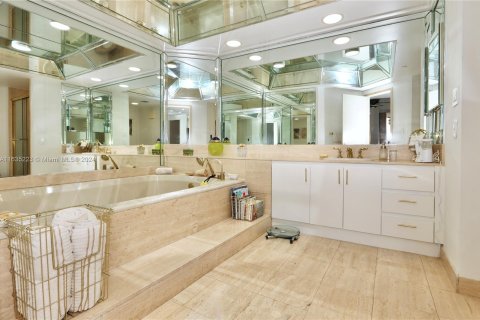 Condo in Aventura, Florida, 1 bedroom  № 1310041 - photo 22