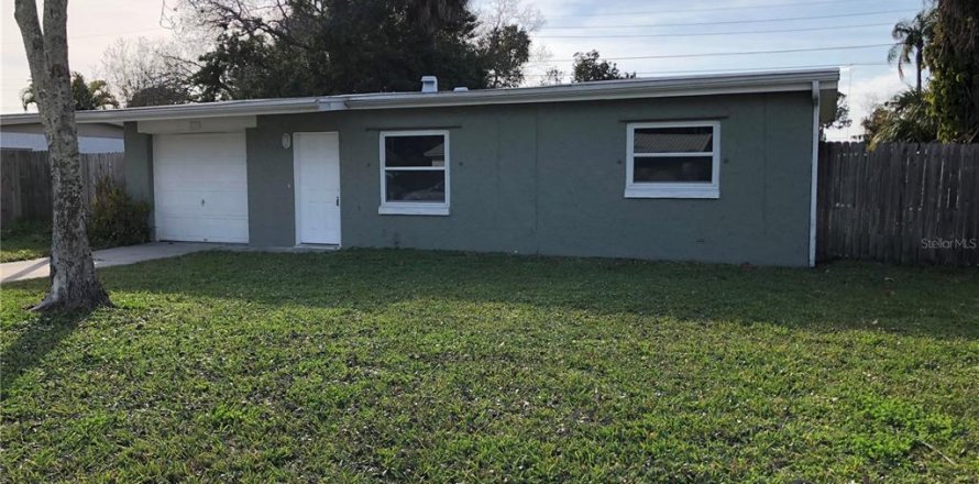 House in New Port Richey, Florida 2 bedrooms, 69.68 sq.m. № 1299100