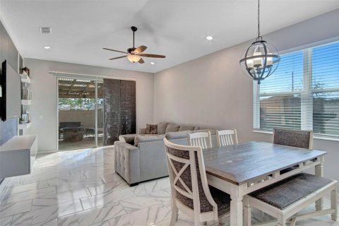 Villa ou maison à vendre à Kissimmee, Floride: 4 chambres, 181.35 m2 № 999950 - photo 6