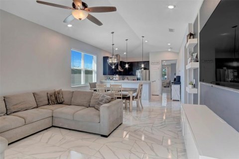 Villa ou maison à vendre à Kissimmee, Floride: 4 chambres, 181.35 m2 № 999950 - photo 7