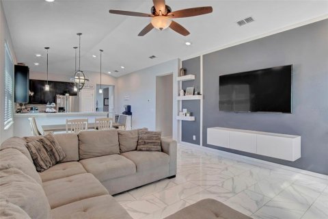 Villa ou maison à vendre à Kissimmee, Floride: 4 chambres, 181.35 m2 № 999950 - photo 8