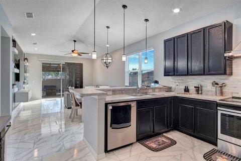 Villa ou maison à vendre à Kissimmee, Floride: 4 chambres, 181.35 m2 № 999950 - photo 5