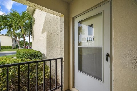 Condo in Vero Beach, Florida, 2 bedrooms  № 913865 - photo 30