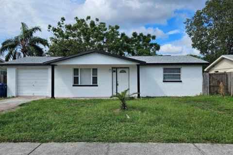 House in Port Richey, Florida 2 bedrooms, 78.04 sq.m. № 1402090 - photo 1