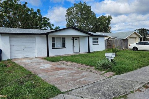 House in Port Richey, Florida 2 bedrooms, 78.04 sq.m. № 1402090 - photo 2