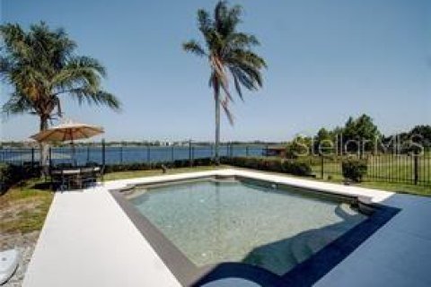 Casa en venta en Orlando, Florida, 5 dormitorios, 386.47 m2 № 573460 - foto 25