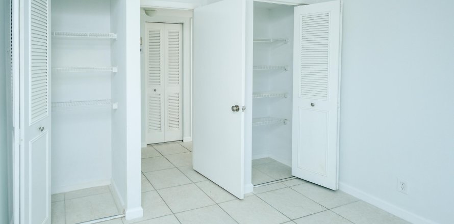 Condo in West Palm Beach, Florida, 2 bedrooms  № 913262