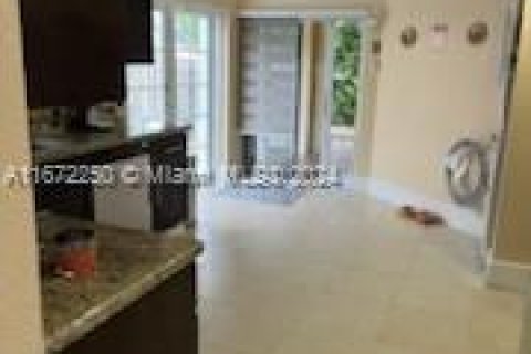 House in Miami, Florida 4 bedrooms, 232.35 sq.m. № 1394684 - photo 7