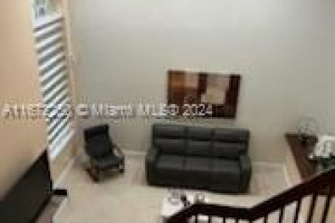 Casa en venta en Miami, Florida, 4 dormitorios, 232.35 m2 № 1394684 - foto 6