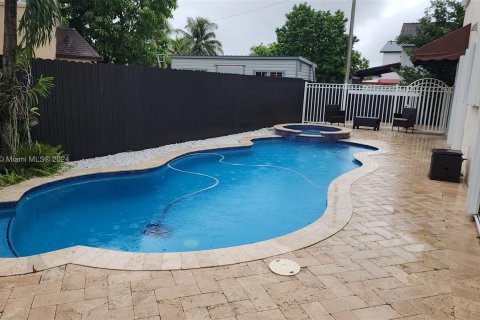 Casa en venta en Miami, Florida, 4 dormitorios, 232.35 m2 № 1394684 - foto 30