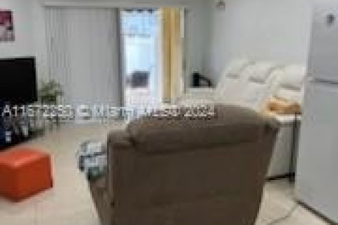 House in Miami, Florida 4 bedrooms, 232.35 sq.m. № 1394684 - photo 24