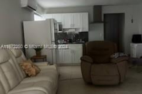 Casa en venta en Miami, Florida, 4 dormitorios, 232.35 m2 № 1394684 - foto 23