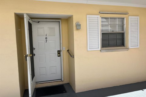 Condo in Atlantis, Florida, 2 bedrooms  № 1174008 - photo 10