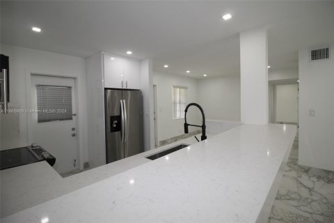 Copropriété à vendre à Hollywood, Floride: 2 chambres, 105.07 m2 № 1379087 - photo 9