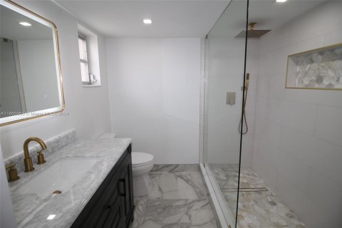 Condo in Hollywood, Florida, 2 bedrooms  № 1379087 - photo 15