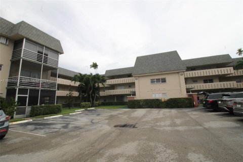 Condo in Hollywood, Florida, 2 bedrooms  № 1379087 - photo 2