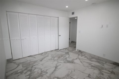 Copropriété à vendre à Hollywood, Floride: 2 chambres, 105.07 m2 № 1379087 - photo 20