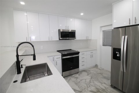 Condo in Hollywood, Florida, 2 bedrooms  № 1379087 - photo 6