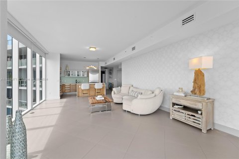 Condo in Miami, Florida, 3 bedrooms  № 1379089 - photo 16