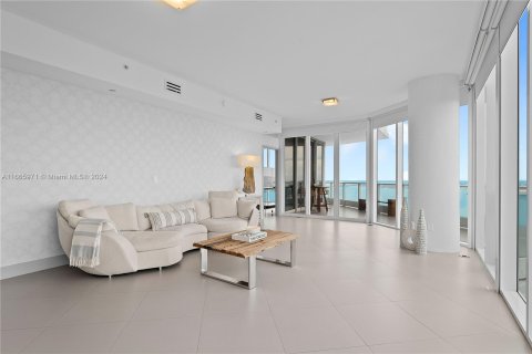 Condo in Miami, Florida, 3 bedrooms  № 1379089 - photo 18