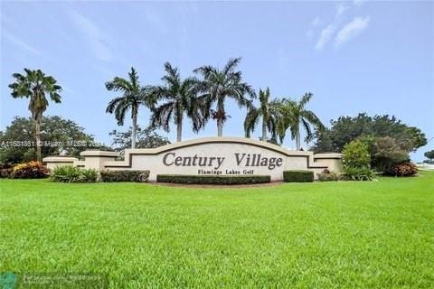 Condo in Pembroke Pines, Florida, 2 bedrooms  № 1415642 - photo 1