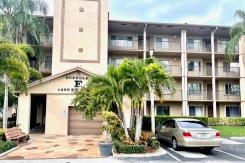 Condo in Pembroke Pines, Florida, 2 bedrooms  № 1415642 - photo 2