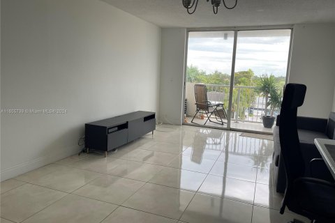 Condominio en alquiler en North Miami, Florida, 1 dormitorio, 74.88 m2 № 1355330 - foto 2