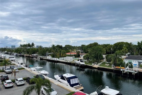 Condo in North Miami, Florida, 1 bedroom  № 1355330 - photo 7