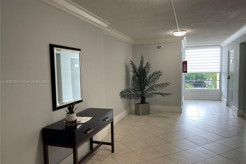 Condominio en alquiler en North Miami, Florida, 1 dormitorio, 74.88 m2 № 1355330 - foto 12