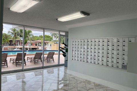 Condo in North Miami, Florida, 1 bedroom  № 1355330 - photo 10