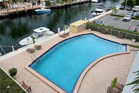 Condo in North Miami, Florida, 1 bedroom  № 1355330 - photo 8