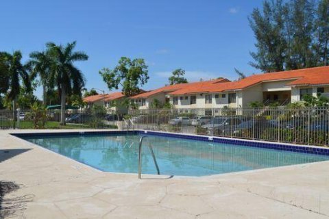 Copropriété à vendre à Royal Palm Beach, Floride: 2 chambres, 83.98 m2 № 952283 - photo 1